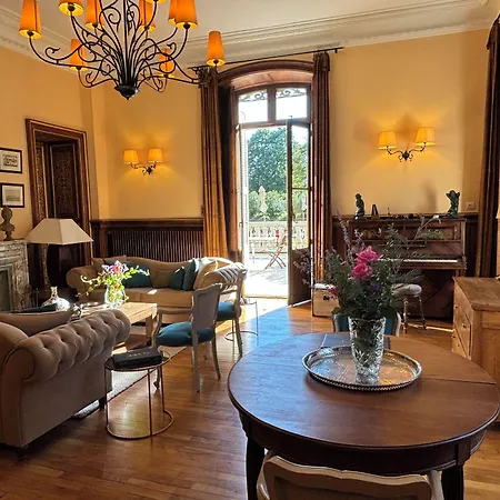 Chateau Clement - Teritoria 招待所 4*