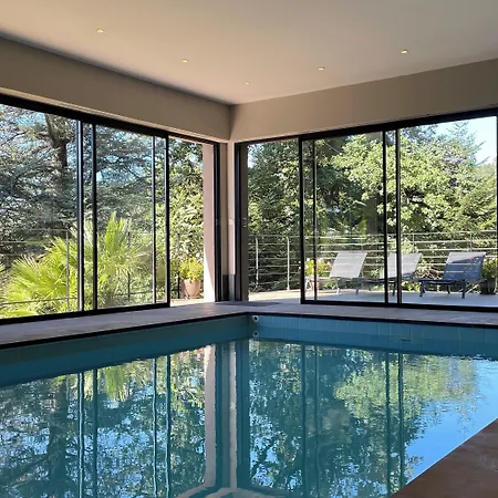 Chateau Clement - Teritoria 招待所 4*